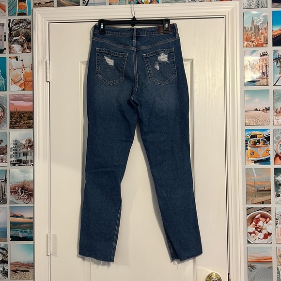 Hollister curvy high rise mom jean - Picture 2 of 3